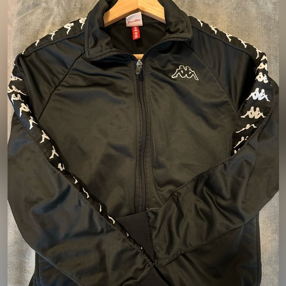 Stylish Kappa Vest - Picture 2 of 3